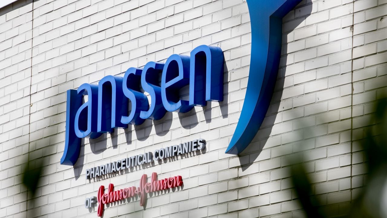 ESMO: J&J's Rybrevant combo beats Tagrisso on lung cancer progression. Should AZ worry?